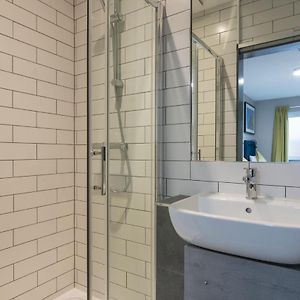 Comfort Triple Room Shower